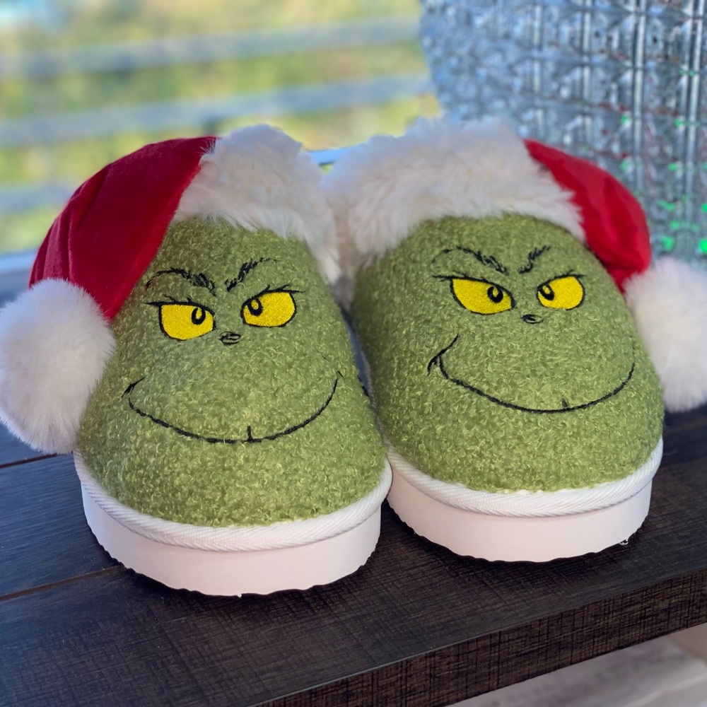 American Eagle Grinch Slippers Women SIZE 10 NTW